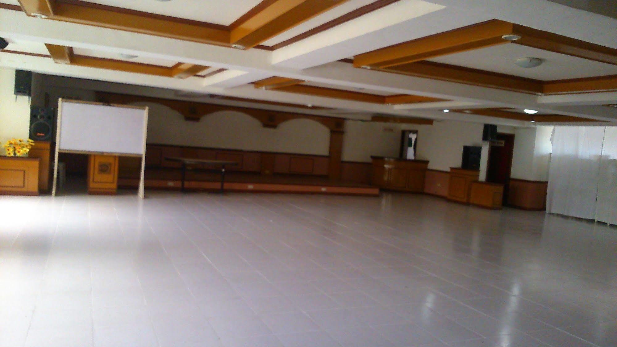 Magayon Hotel Legazpi Exterior foto